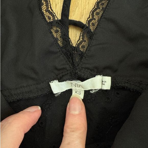 NIA Top Sleeveless Tie Back Lace Trim Size XS Black - Picture 3 of 4